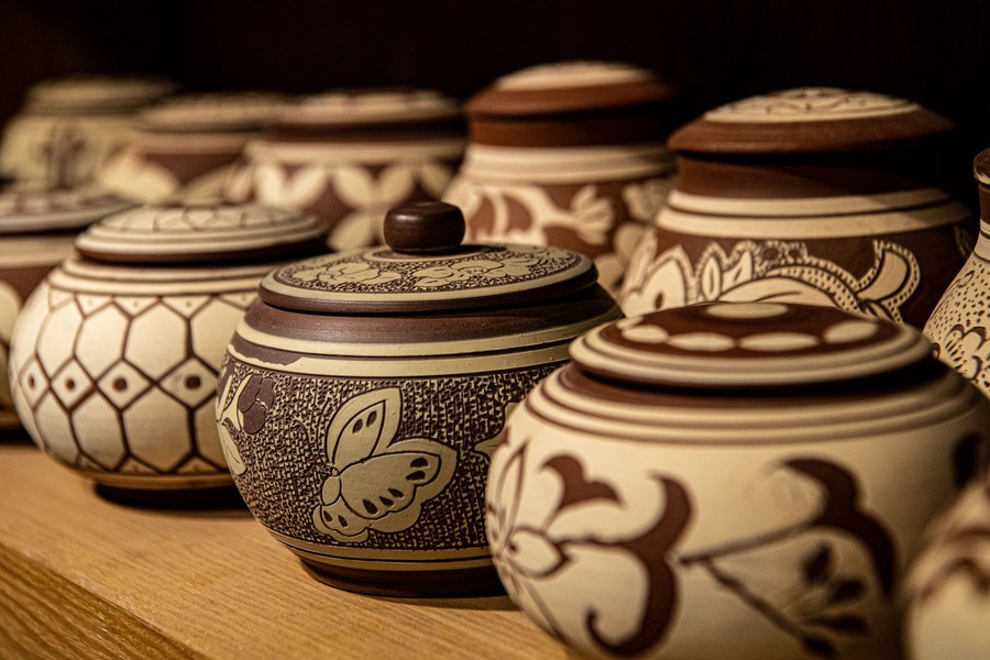 ChineseToday Inheritance of Rongchang Pottery craftsmanship in SW