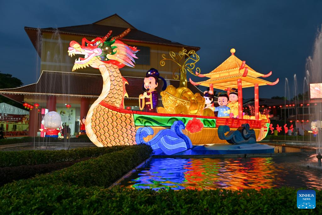 People visit lantern show ahead of Chinese Lunar New Year in Malaysia ...