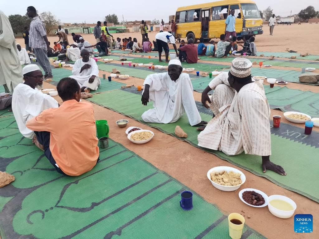People have collective Ramadan Iftar in KhartoumXinhua