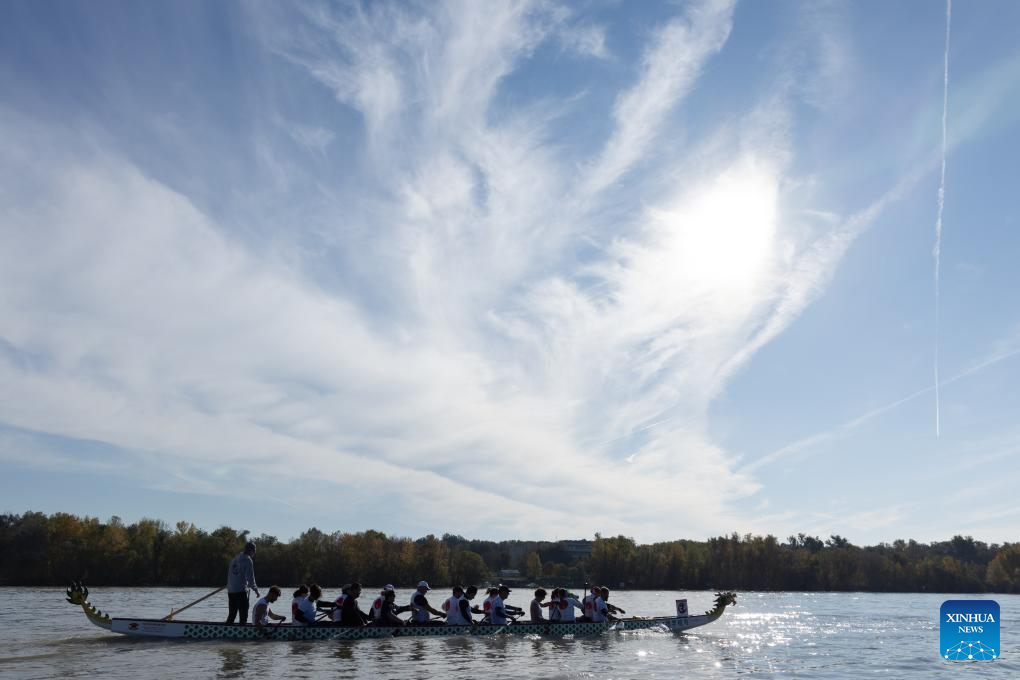 Dragon boat race held in HungaryXinhua