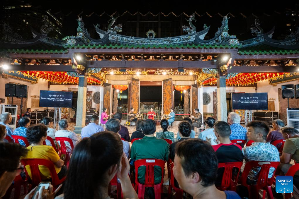 People enjoy Nanyin concert performed by Siong Leng Musical Association
