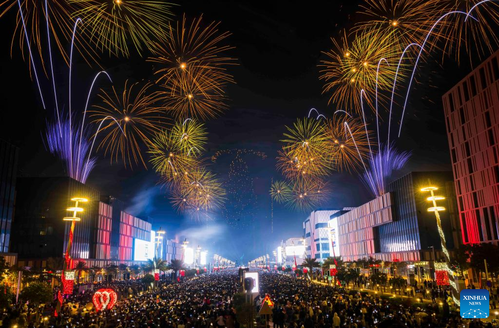 Fireworks explode in celebration of New Year in DohaXinhua