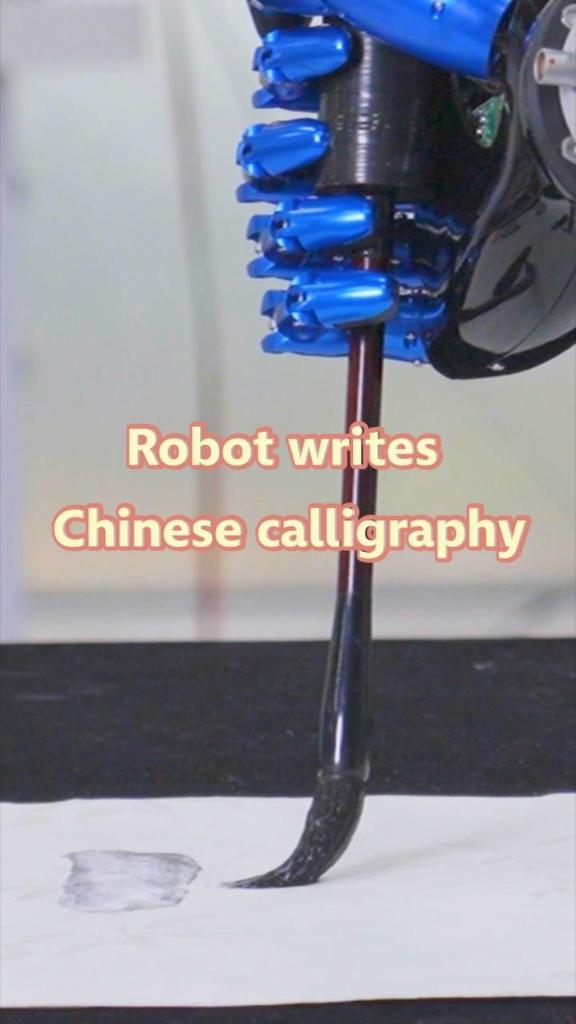 Robot writes Chinese calligraphy