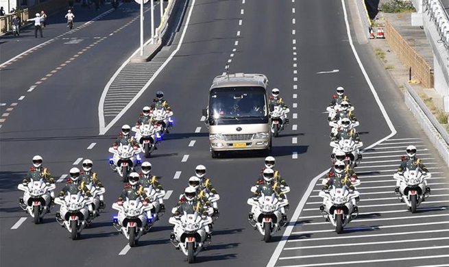 Motorcade escorts China's COVID-19 fight role models to Great Hall of the People